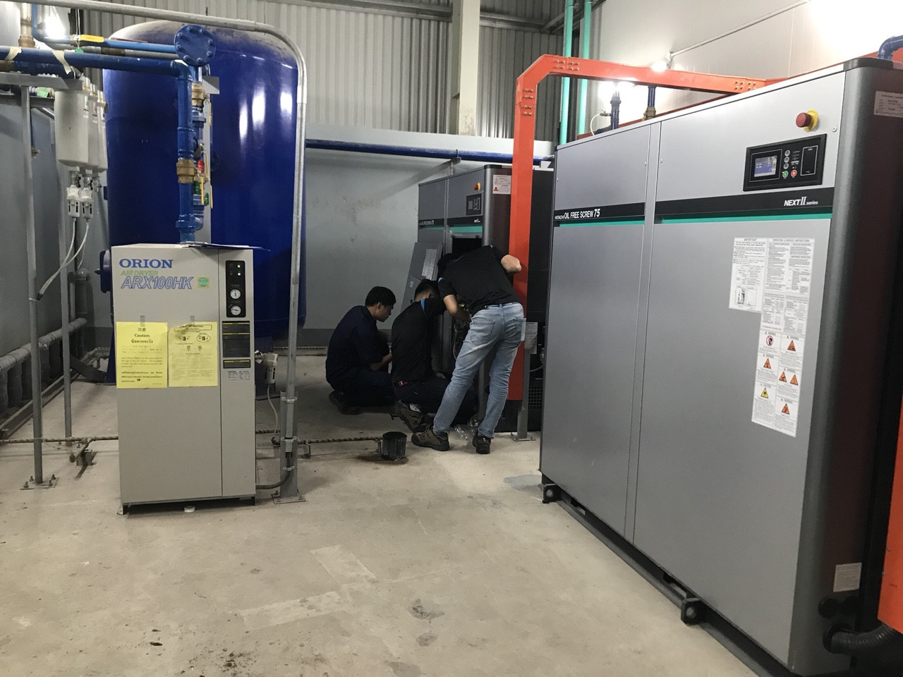 sua-may-nen-khi-khong-dau-hitachi-75kw